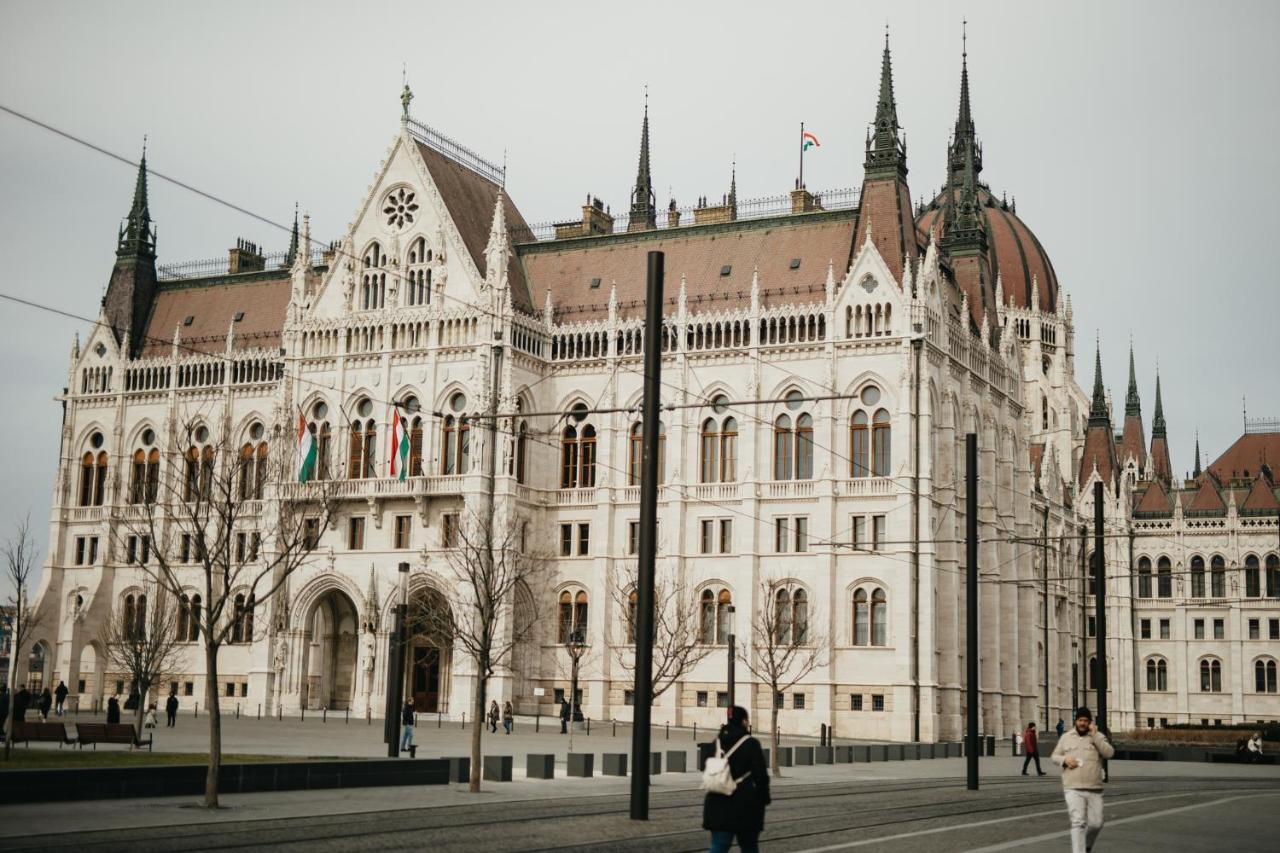 Parliament Exclusive Gallery Boedapest Buitenkant foto