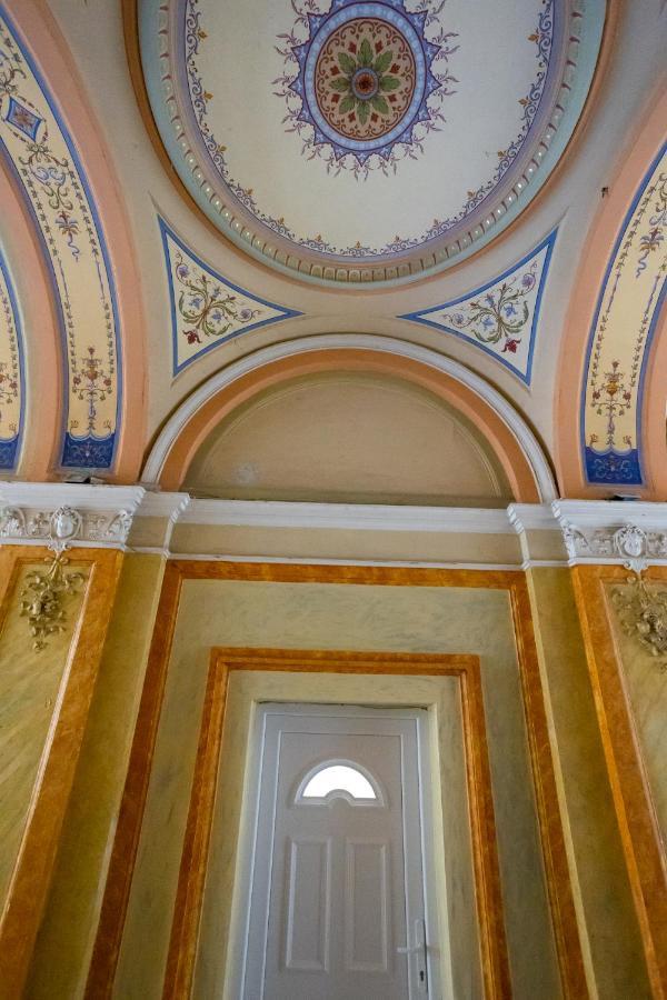 Parliament Exclusive Gallery Boedapest Buitenkant foto