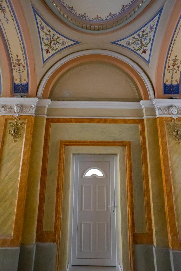Parliament Exclusive Gallery Boedapest Buitenkant foto