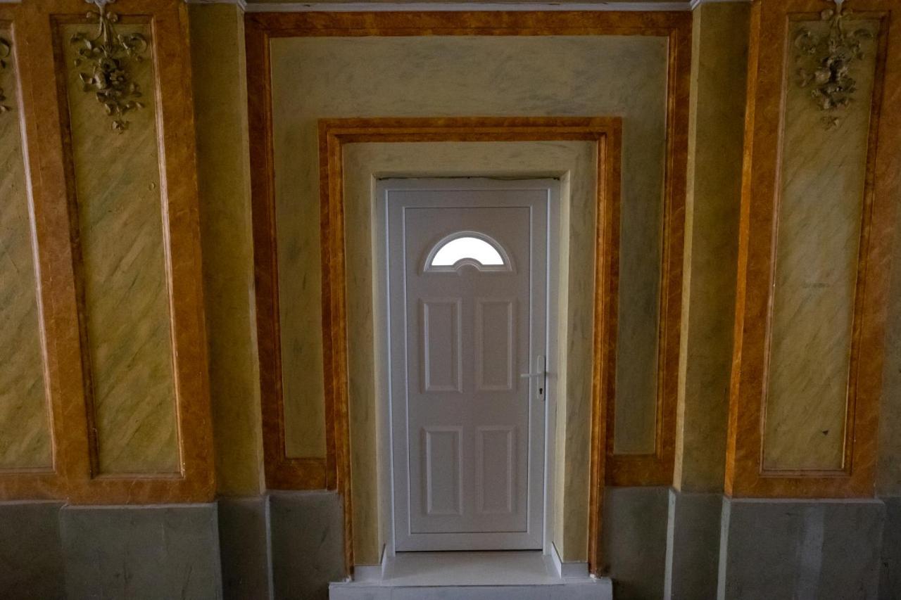 Parliament Exclusive Gallery Boedapest Buitenkant foto