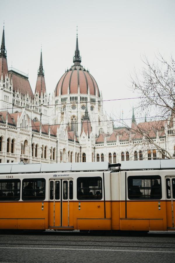 Parliament Exclusive Gallery Boedapest Buitenkant foto